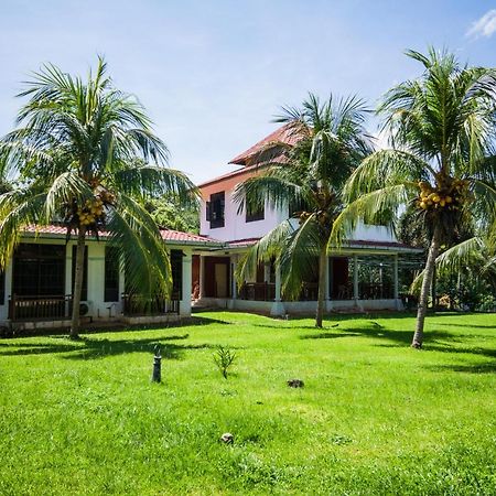 Terap Inn Kampong Raja Екстер'єр фото
