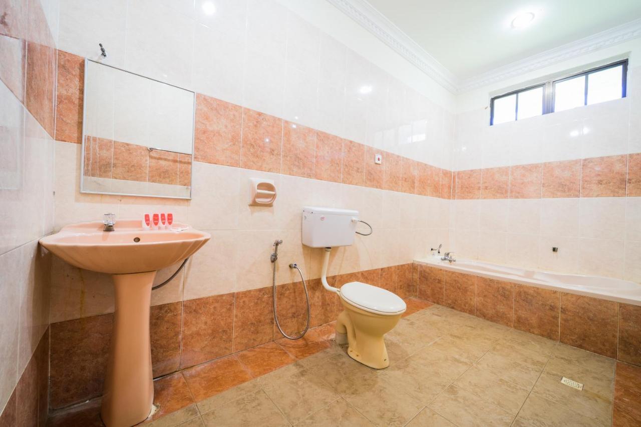 Terap Inn Kampong Raja Екстер'єр фото